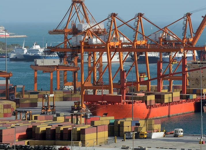 Απίστευτο: Δυόμιση μήνες έμεναν σε κοντέινερ σε πλοίο στο Κερατσίνι – Σε ύψος 30 μέτρων